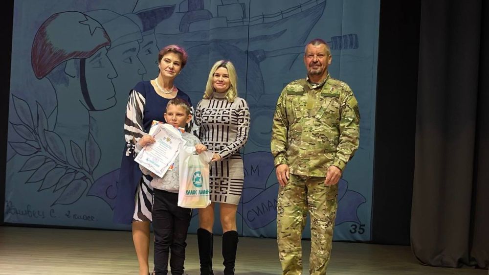 Торжественное награждение победителей и участников конкурса патриотического рисунка «Zа Родину»