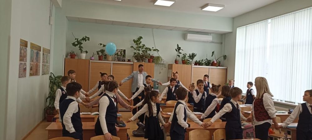 Депутатский корпус Судака принимает участие в тематических уроках, посвященных девятой годовщине воссоединения Крыма с Россией