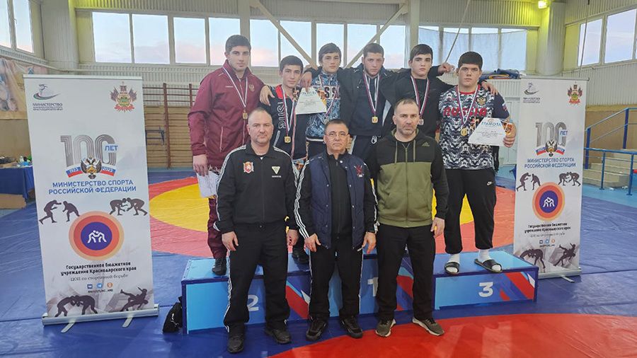 Сборная Крыма завоевала семь медалей на первенстве ЮФО по вольной борьбе среди юниоров до 21 года