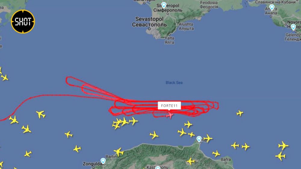 Американский разведывательный беспилотник RQ-4 Global Hawk прямо сейчас кружит в нейтральном воздушном пространстве Чёрного моря