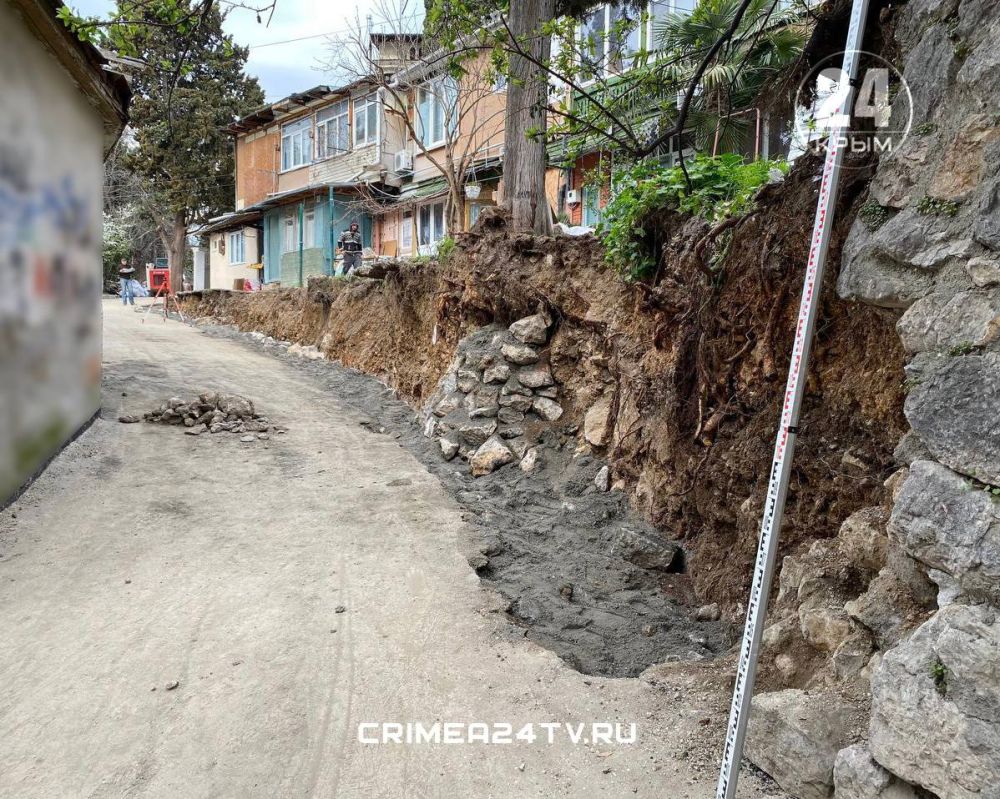 В Ялте на улице Яна Булевского приступили к ремонту подпорной стены - Лента  новостей Крыма