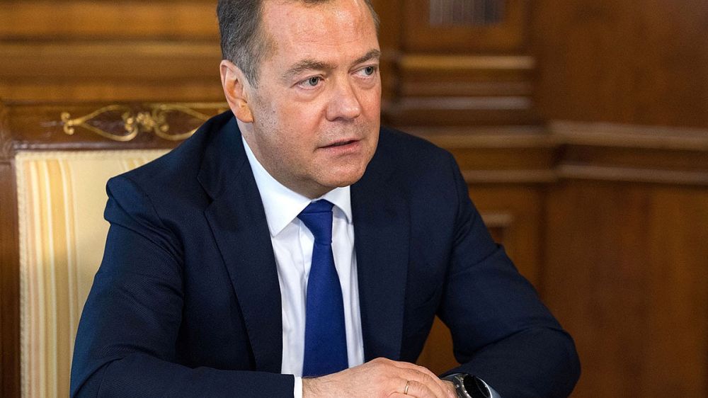 Сбежавшие артисты, новый мир и ядерный ответ на атаку Крыма: новые острые заявления Дмитрия Медведева