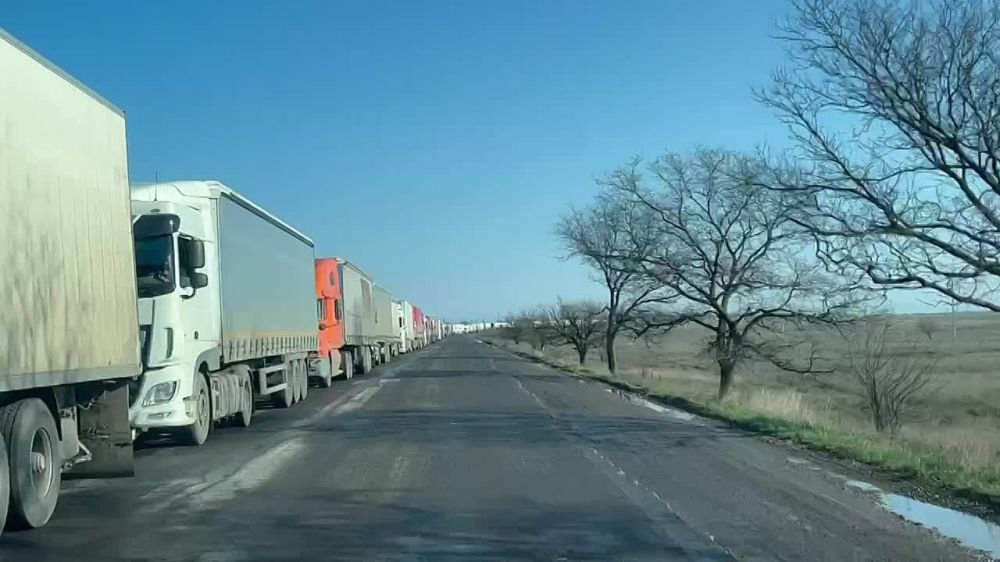 На въезд в Республику Крым очередь порядка 10 км
