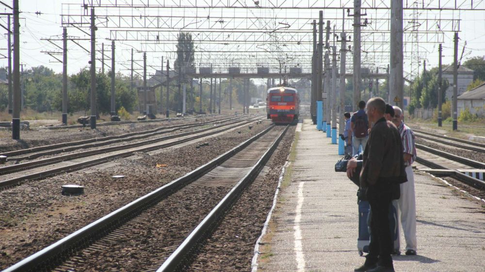 Движение поездов в Крыму приостановлено из-за ДТП на переезде
