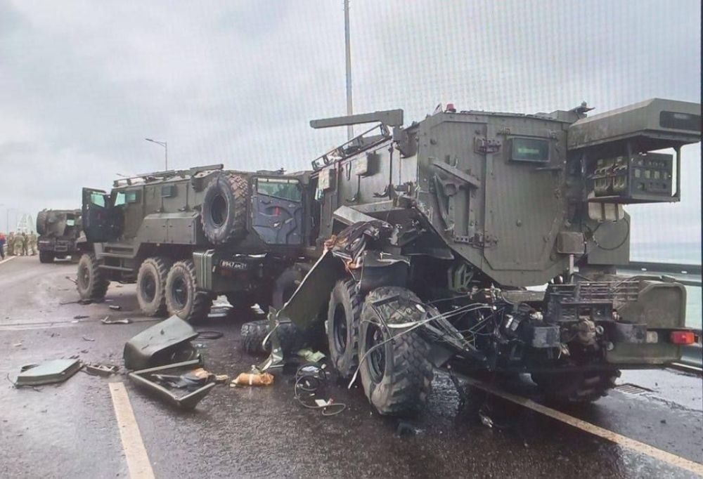 Авария с участием сразу 4-ех бронеавтомобилей З-СТС «Ахмат» на Крымском мосту