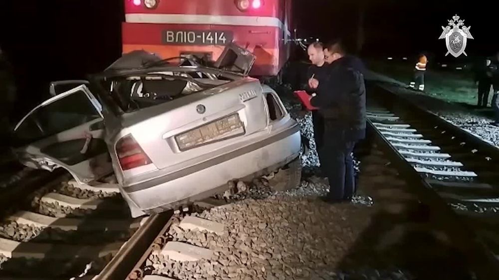 Следственный комитет возбудил уголовное дело по факту столкновения пассажирского поезда с легковым автомобилем на переезде в Джанкойском районе