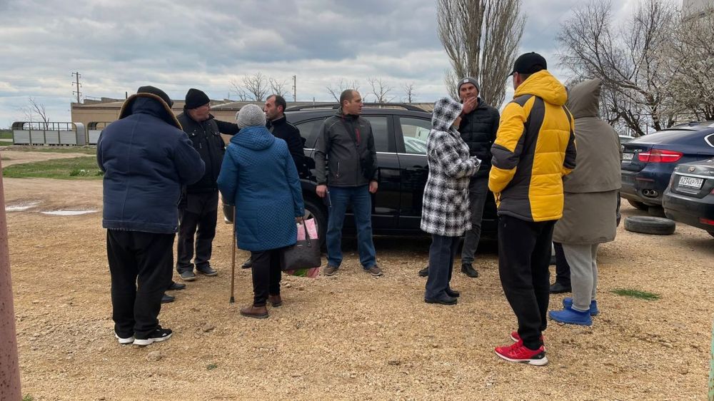 Александр Зубов провел встречу с жителями многоквартирного дома,  расположенного по адресу Красноперекопское шоссе 31 - Лента новостей Крыма