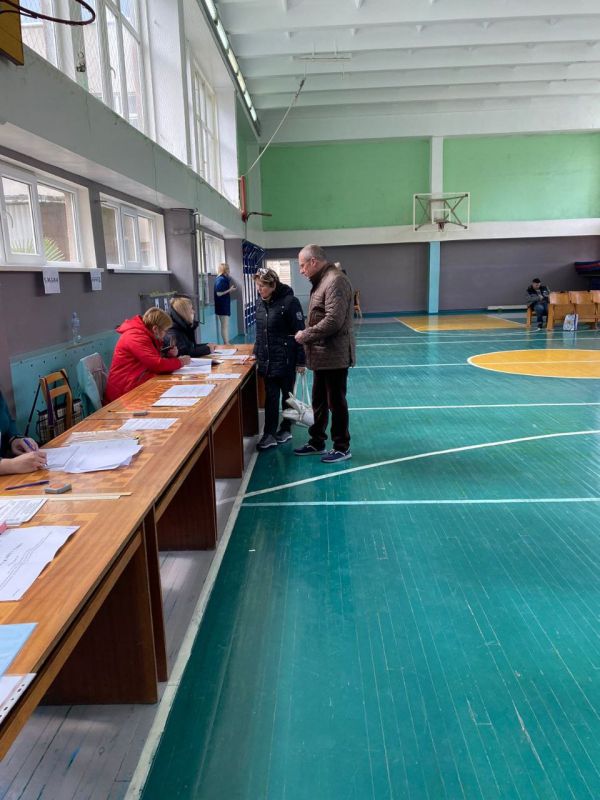 Общественные наблюдатели, которые задействованы на дополнительных выборах депутата Алуштинского городского совета Республики...