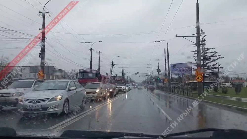 На въезде в Симферополь на пр. Победы образовалась пробка в несколько  километров - Лента новостей Крыма