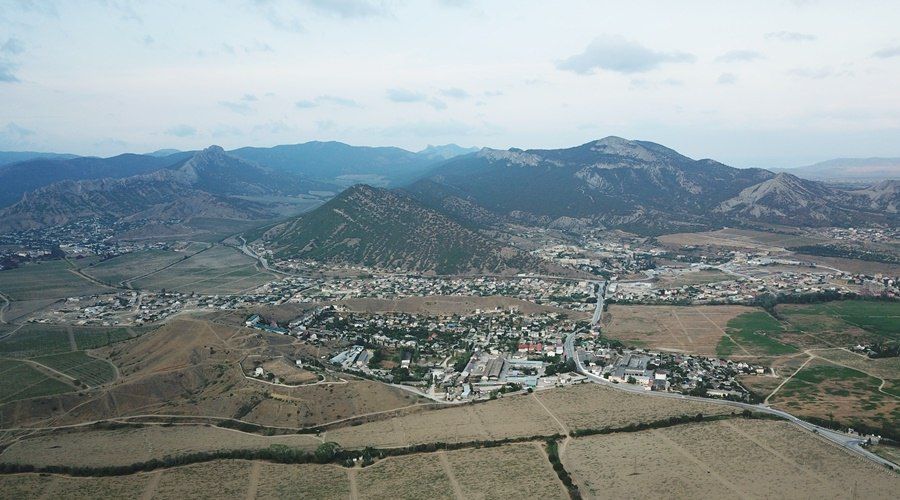 Зеленая село с миндалем. Город судак в крыму. Богатовка судак. Температура в судаке. Миндальное судак.