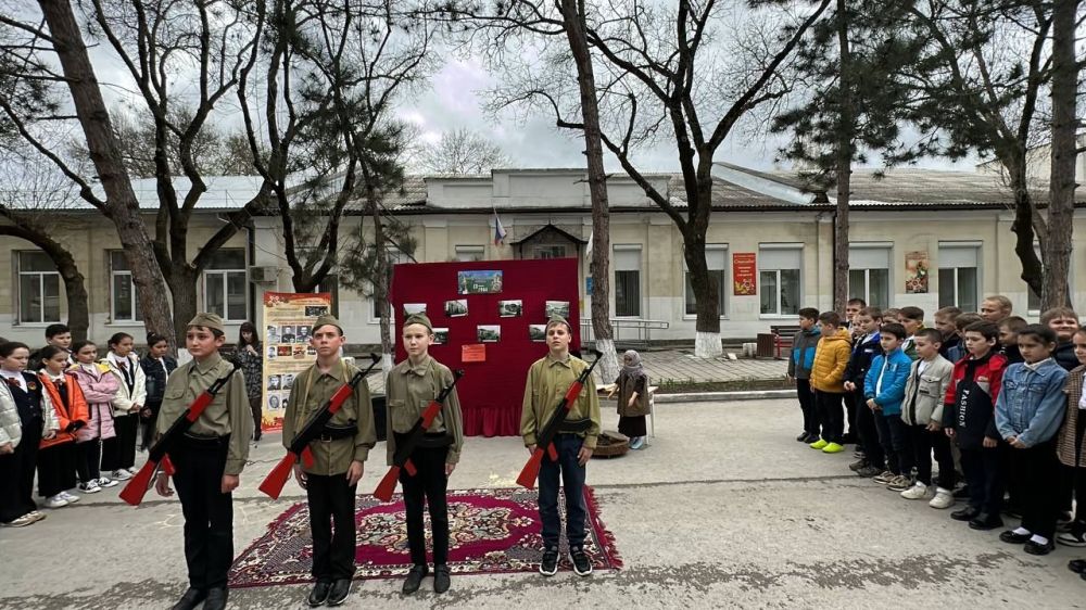 Освобождение белогорска. 13 Апреля день освобождения Белогорска. День освобождения Алушты от немецко фашистских захватчиков. Освобождение от фашистов. Гимназия номер 1 Белогорск Крым.