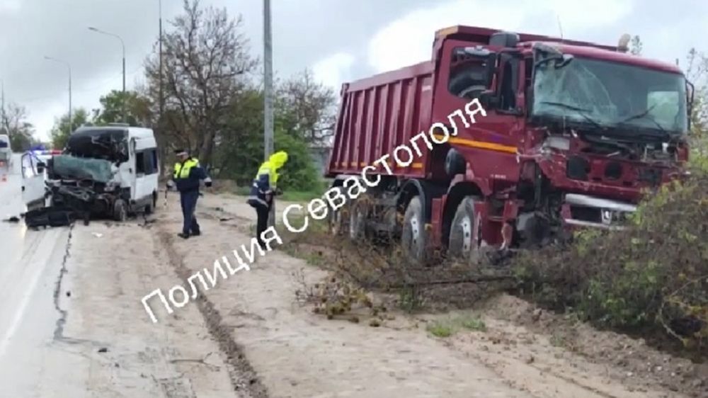 В Севастополе водитель микроавтобуса погиб после столкновения с КамАзом -  Лента новостей Крыма