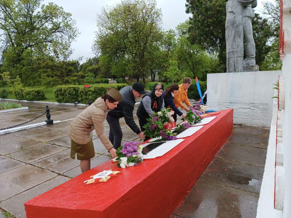 В Джанкойском районе возложили цветы к памятникам и воинским захоронениям в День 78 – й годовщины Победы в Великой Отечественной войне