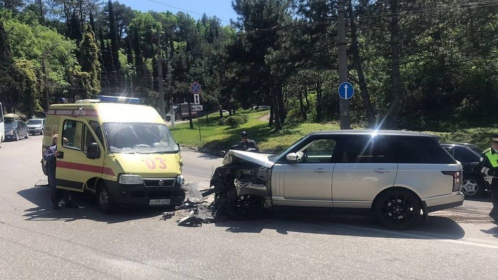 В ДТП со скорой помощью в Ялте пострадала 21-летняя пациентка - Лента  новостей Крыма