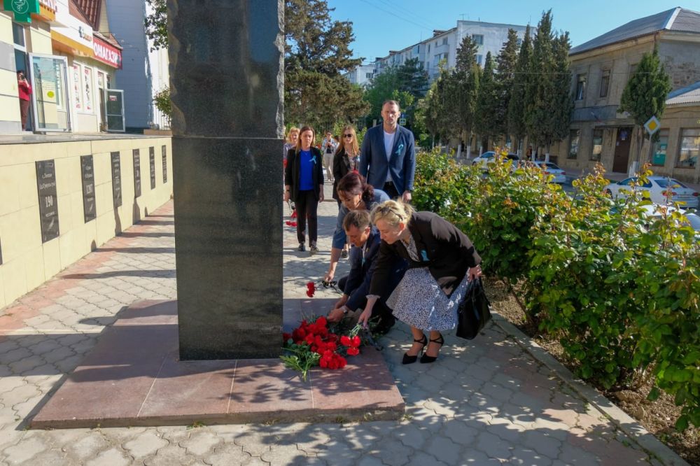 Сейчас 18 мая. Жертвы депортации народов Крыма. Судак аллея. День памяти жертв депортации народов Крыма. Мемориал жертвам депортации 1944 года.