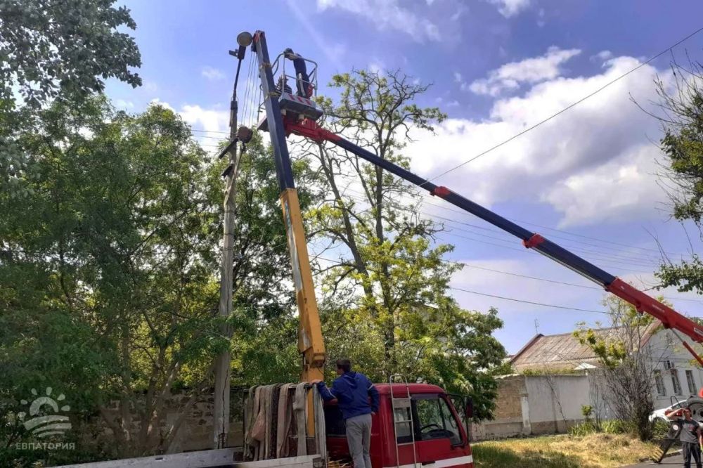 Демонтаж жб опор. Ямобур для св 110. Бкм 6. Столбы демонтируемые. Демонтаж бетонных опор.