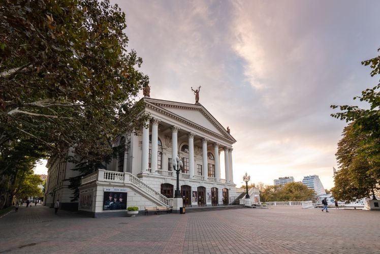 севастополь, с. драм театр луначарского севастополь. севастополь учреждения культуры. дом культуры севастополь. в луначарского севастополь.
