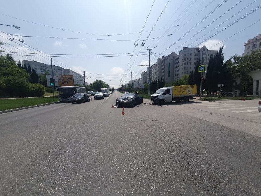 Тесла попала в ДТП в Севастополе - Лента новостей Крыма