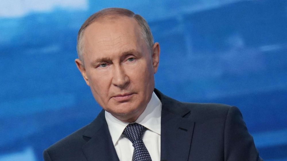 Путин принимает участие в заседании Евразийского экономического форума