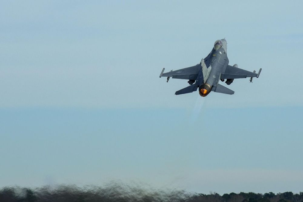         F-16