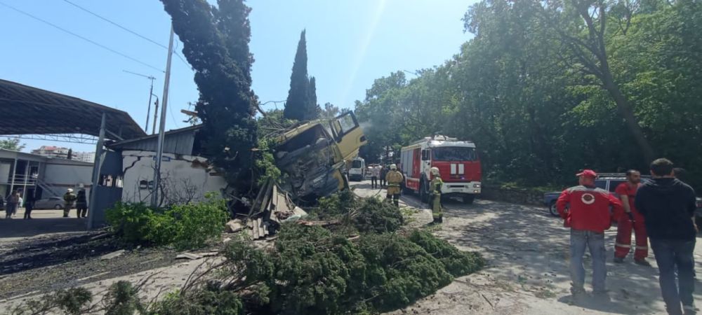 Из-За ДТП С КАМАЗом В Ялте Изменили Схему Движения Общественного.