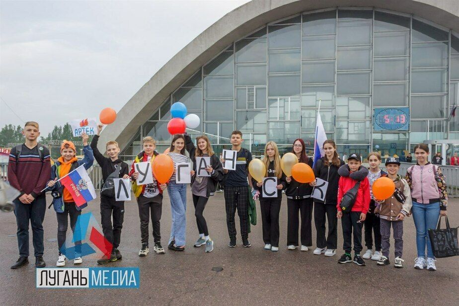37 талантливых и одаренных детей из ЛНР отправились на отдых в Международный детский центр « Артек» в Крыму