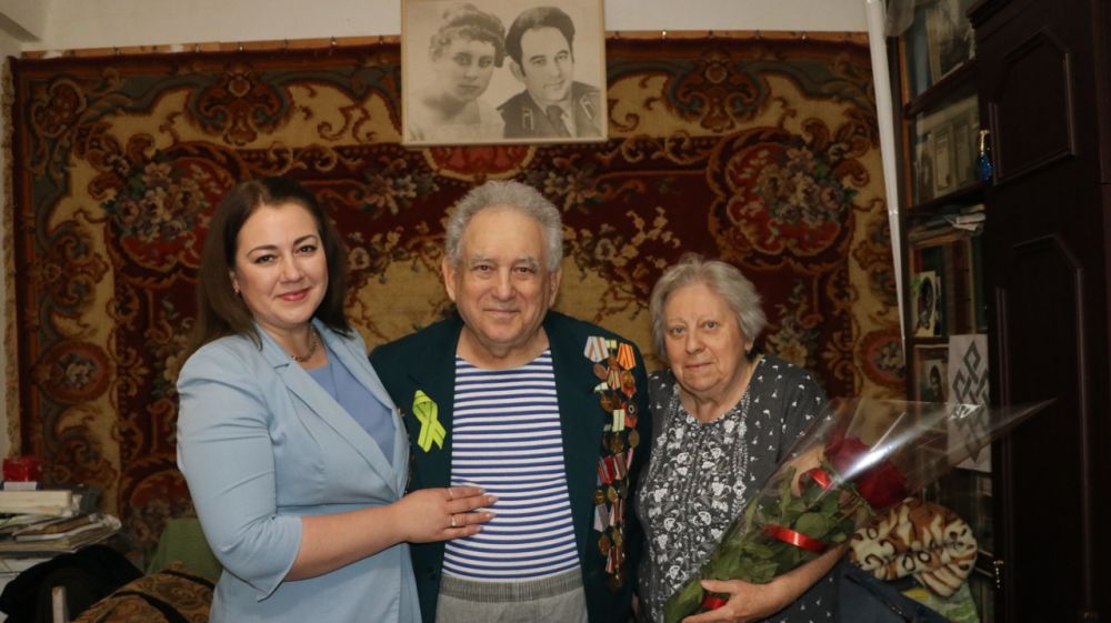 С днем рождения поздравили жителя блокадного Ленинграда - Лента ...