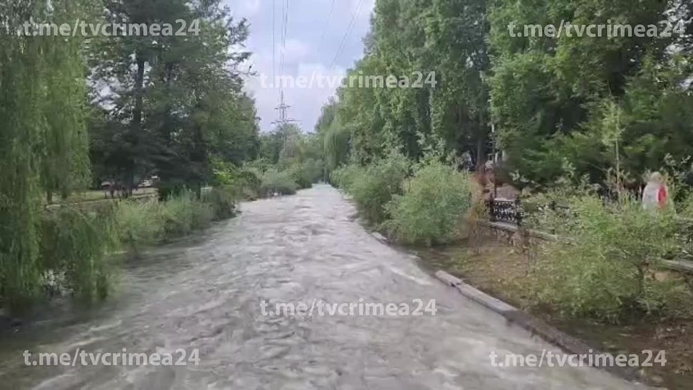 Река Салгир в Симферополе начинает разливаться
