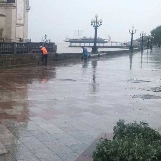 Непогода всегда добавляет нашим коммунальным службам работы ...