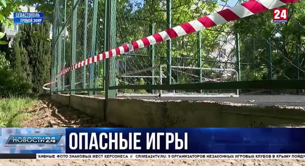 11-летний мальчик оказался в больнице после того, как на него упали футбольные ворота в Севастополе