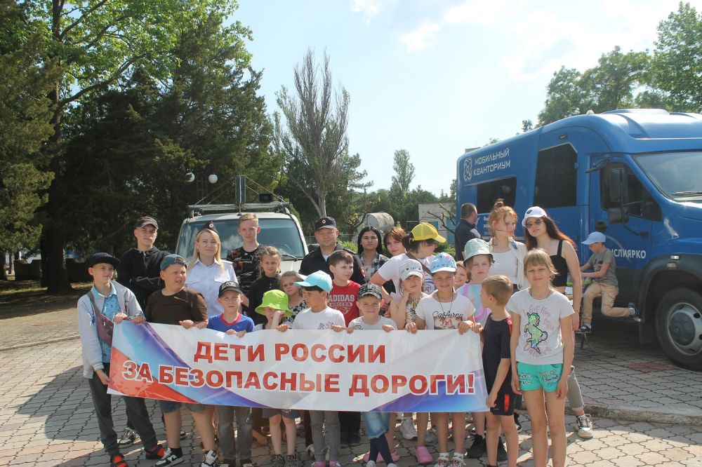 В международный день защиты детей сотрудники полиции поздравили ребят из лагеря «Gagarin»
