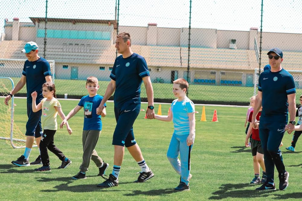 Сегодня у нас в Академии футбола Крыма были особые гости - детки из Республиканского реабилитационного центра для детей с ограниченными возможностями