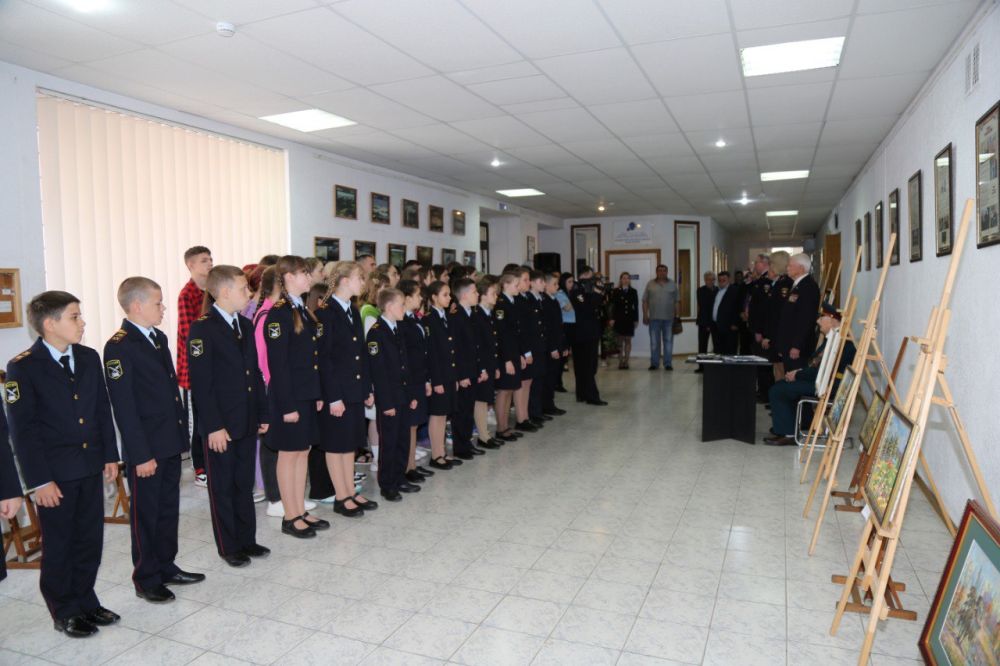 В Министерстве внутренних дел по Республике Крым торжественно открыли выставку картин ветерана органов внутренних дел Нинеля Солопова
