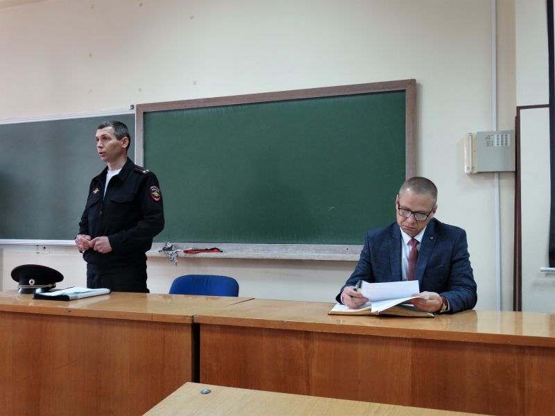 Сотрудники полиции Симферополя провели профориентационную встречу со студентами