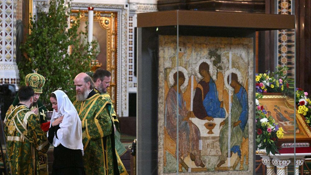 Поможет объединиться: в Крыму оценили передачу церкви "Святой Троицы"