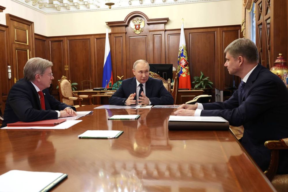 Виталий Савельев доложил Президенту России Владимиру Путину о работе пунктов пропуска и восстановлении транспортной инфраструктуры в новых регионах