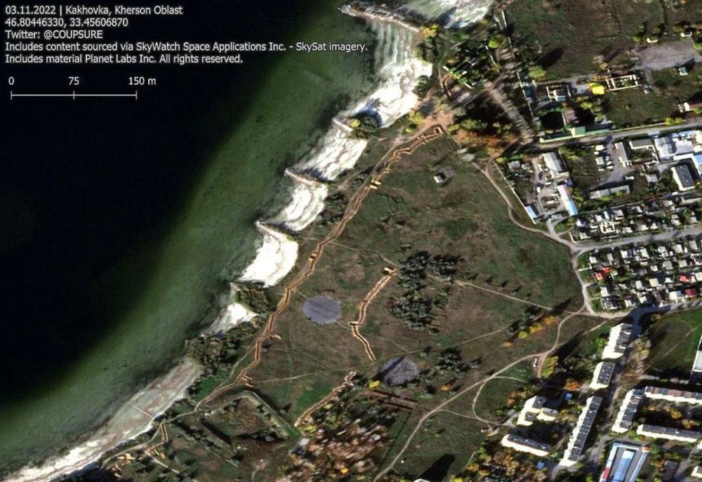 Спутниковые снимки линии обороны ВС РФ на левом берегу Днепра в Херсонской области в ноябре 2022-го