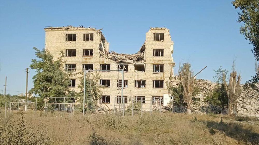 ВСУ ударили по поселку в Херсонской области: есть раненый и разрушения