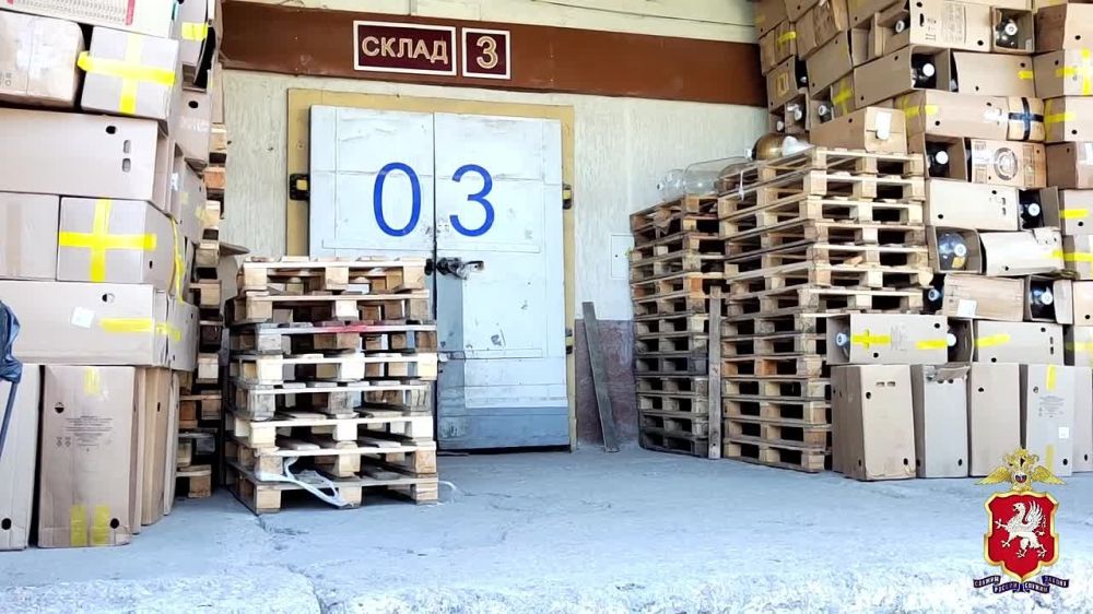 Полиция в Севастополе обнаружила склад с крупной партией контрафактного сидра
