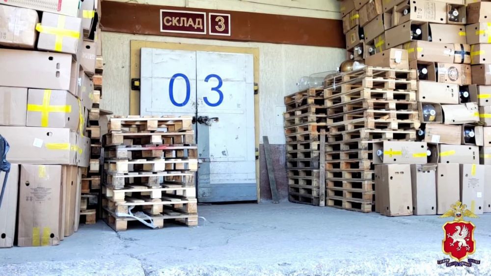 В Севастополе обнаружили склад с более 3 000 литров контрафактного сидра