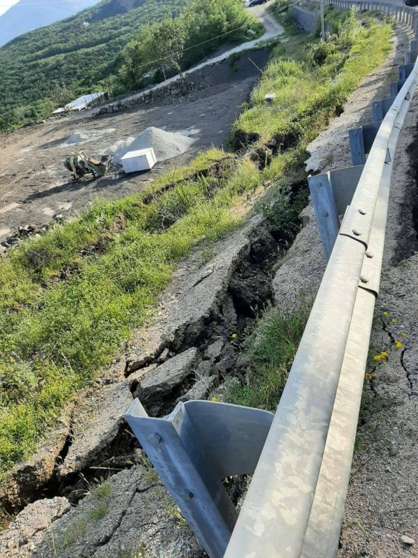 Проезд через село Лучистое закрыт из-за оползня - Лента новостей Крыма