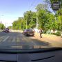 В Симферополе на улице Севастопольской автохам чуть не сбил девушку, начавшую переходить дорогу по пешеходному переходу