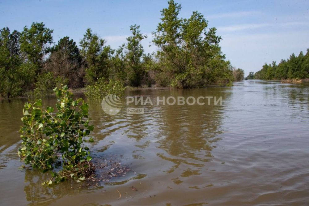 Затопленная дорога в город Алешки в Херсонской области