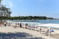 На двух севастопольских пляжах уже в первый день купального сезона выявлены грубые нарушения