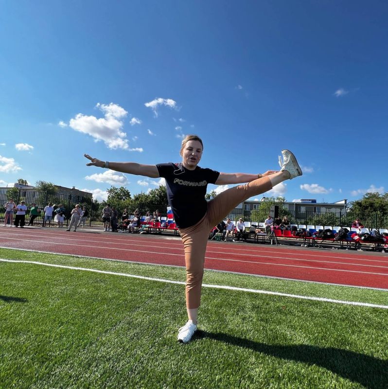 Министерство спорта крыма. Прыжки с разбега в легкой атлетике. Легкая атлетика прыжки в длину. Бег на руках. Прыжок прогнувшись в легкой атлетике.