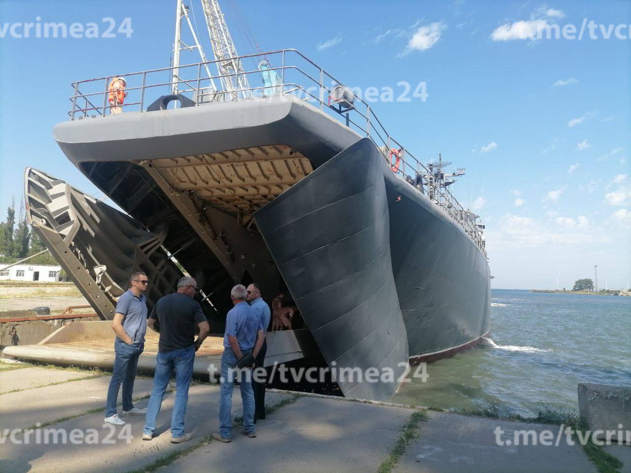 Большой десантный корабль прибыл в Керченский морской рыбный порт - Лента  новостей Крыма