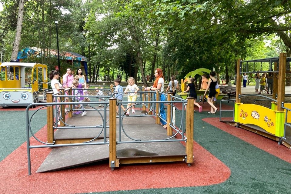 В Симферополе появилась ещё одна инклюзивная детская площадка - Лента  новостей Крыма