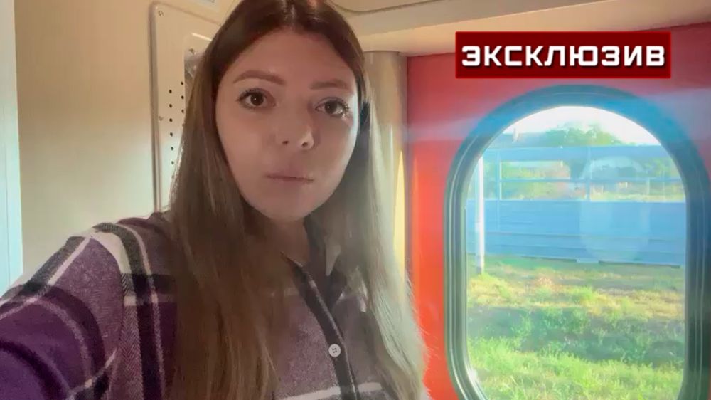 Вставший перед Крымским мостом поезд в Москву обесточен, люди не могут ...