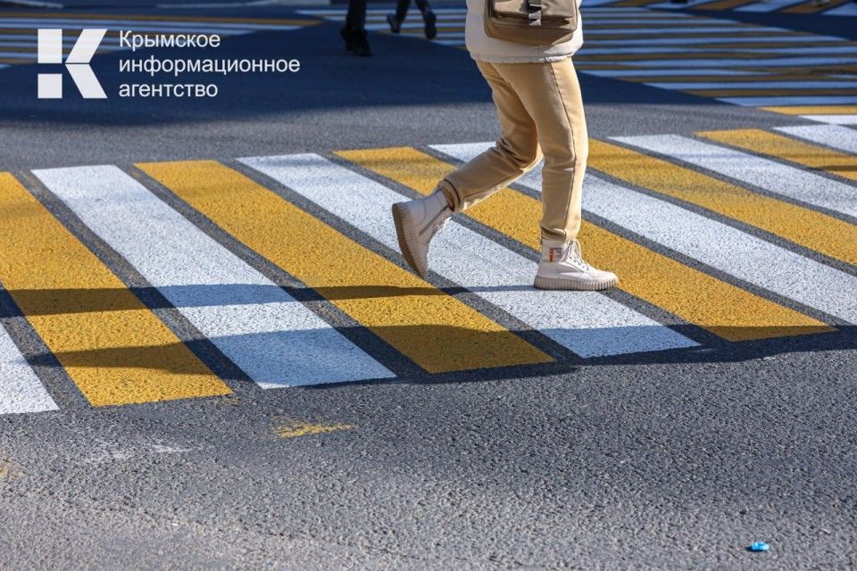 Догони симферополь. Крым переход пешеходный. Пешеходы нарушители ПДД будут наказаны.