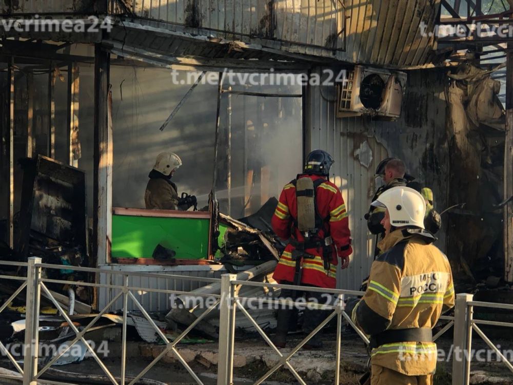 Лоцман симферополь горел. Пожар в магазине. Симферополь Балаклавская пожар. Пожар в Симферополе сегодня. Сгорел продуктовый магазин.